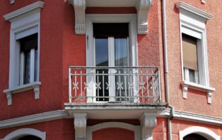 Altauwohnung mit Balkon - Außenansicht