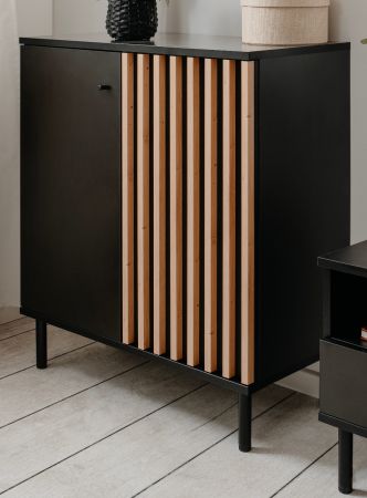 Kommode Biella in schwarz und Artisan Eiche Sideboard mit 3D-Lamellen 80 cm